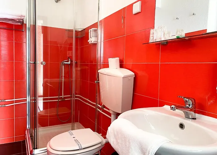 Cubata 2* נאזרה