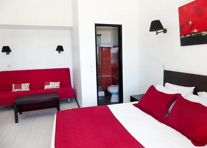 Cubata 2* נאזרה